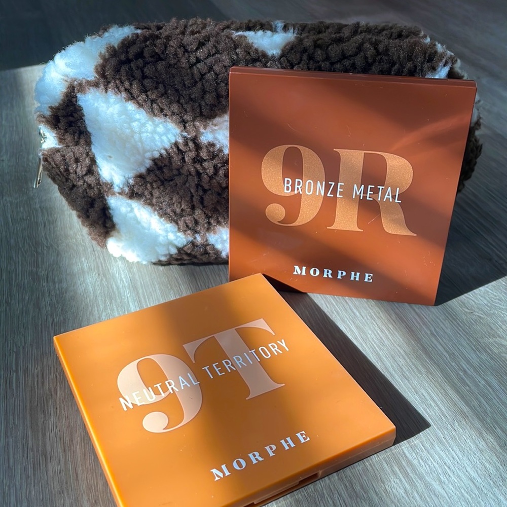 Two Morph Eyeshadows Palette + Free Makeup bag gift